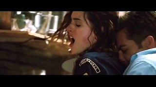 Anne Hathaway In Loves + Other Drugs &lpar;2010&rpar; – 6